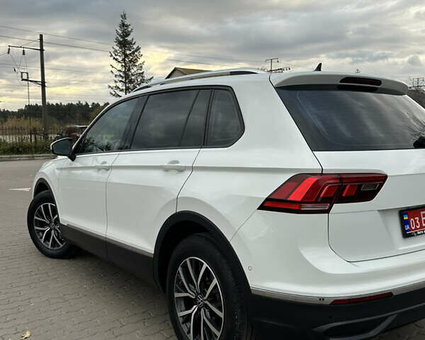 Белый Фольксваген Тигуан, объемом двигателя 2 л и пробегом 132 тыс. км за 27750 $, фото 30 на Automoto.ua