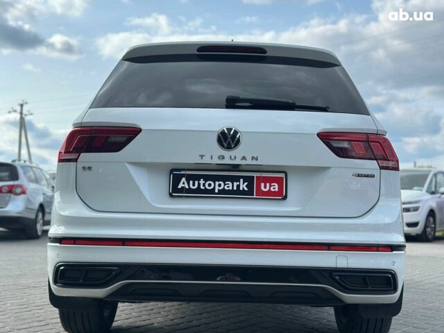 Белый Фольксваген Тигуан, объемом двигателя 2 л и пробегом 58 тыс. км за 31490 $, фото 7 на Automoto.ua