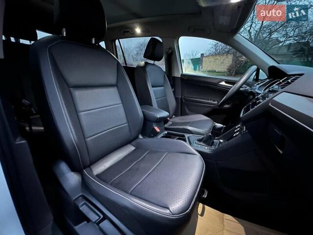 Белый Фольксваген Тигуан, объемом двигателя 2 л и пробегом 102 тыс. км за 21990 $, фото 23 на Automoto.ua