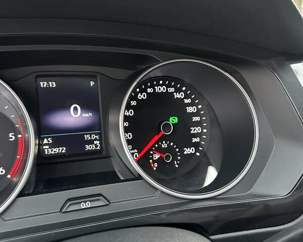 Белый Фольксваген Тигуан, объемом двигателя 2 л и пробегом 132 тыс. км за 27750 $, фото 113 на Automoto.ua