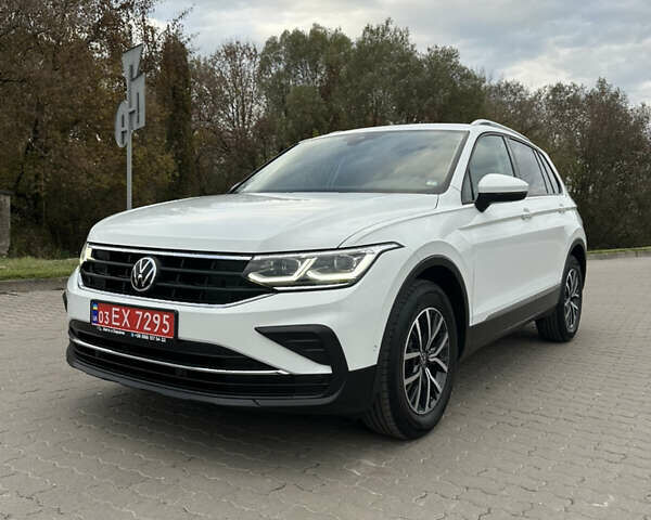 Белый Фольксваген Тигуан, объемом двигателя 2 л и пробегом 132 тыс. км за 27750 $, фото 2 на Automoto.ua