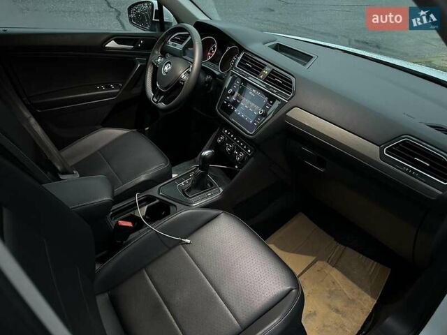 Белый Фольксваген Тигуан, объемом двигателя 2 л и пробегом 102 тыс. км за 21990 $, фото 22 на Automoto.ua