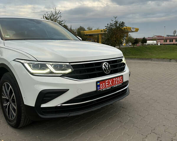 Белый Фольксваген Тигуан, объемом двигателя 2 л и пробегом 132 тыс. км за 27750 $, фото 36 на Automoto.ua