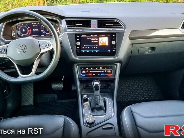 Білий Фольксваген Тігуан, об'ємом двигуна 2 л та пробігом 28 тис. км за 37700 $, фото 4 на Automoto.ua