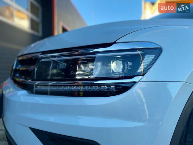 Білий Фольксваген Тігуан, об'ємом двигуна 2 л та пробігом 135 тис. км за 18800 $, фото 6 на Automoto.ua