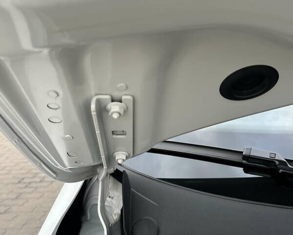 Белый Фольксваген Тигуан, объемом двигателя 2 л и пробегом 132 тыс. км за 27750 $, фото 75 на Automoto.ua