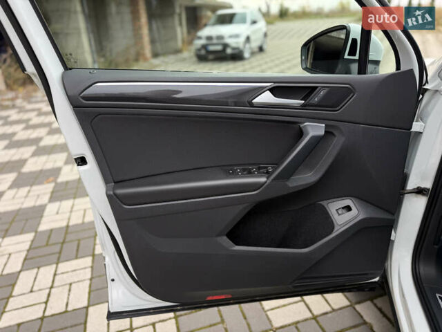 Білий Фольксваген Тігуан, об'ємом двигуна 2 л та пробігом 191 тис. км за 29200 $, фото 24 на Automoto.ua