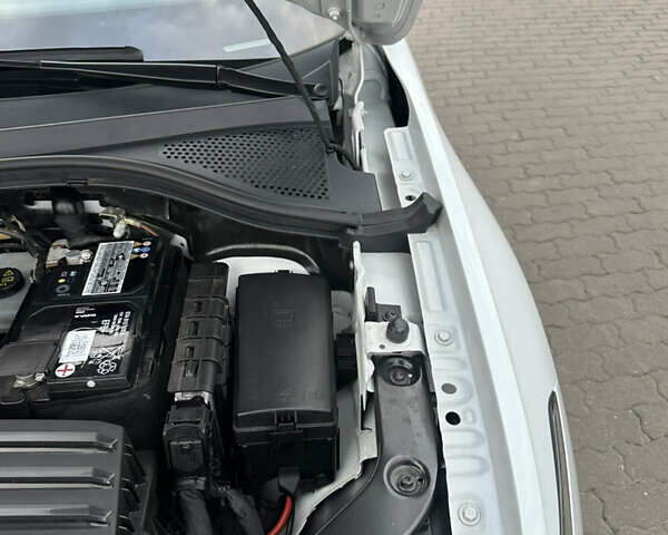 Белый Фольксваген Тигуан, объемом двигателя 2 л и пробегом 132 тыс. км за 27750 $, фото 73 на Automoto.ua
