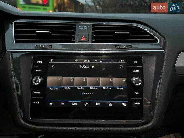 Белый Фольксваген Тигуан, объемом двигателя 2 л и пробегом 102 тыс. км за 21990 $, фото 25 на Automoto.ua