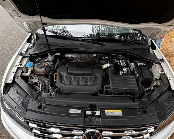 Білий Фольксваген Тігуан, об'ємом двигуна 2 л та пробігом 125 тис. км за 20000 $, фото 18 на Automoto.ua