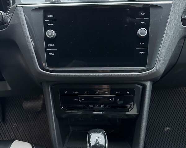 Белый Фольксваген Тигуан, объемом двигателя 2 л и пробегом 114 тыс. км за 34500 $, фото 7 на Automoto.ua