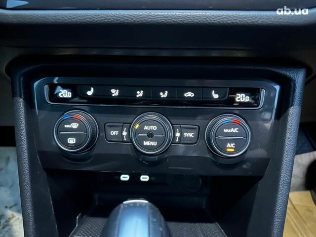 Белый Фольксваген Тигуан, объемом двигателя 2 л и пробегом 102 тыс. км за 21990 $, фото 24 на Automoto.ua