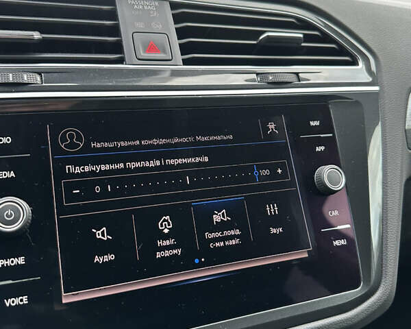 Белый Фольксваген Тигуан, объемом двигателя 2 л и пробегом 132 тыс. км за 27750 $, фото 123 на Automoto.ua