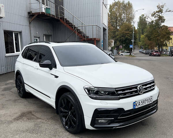 Белый Фольксваген Тигуан, объемом двигателя 1.98 л и пробегом 77 тыс. км за 26550 $, фото 1 на Automoto.ua