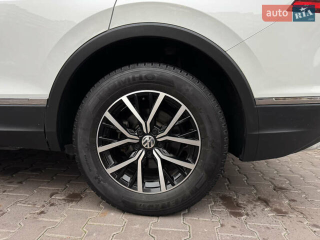 Білий Фольксваген Тігуан, об'ємом двигуна 2 л та пробігом 103 тис. км за 21000 $, фото 45 на Automoto.ua
