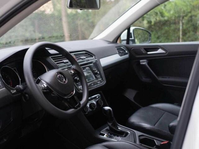 Белый Фольксваген Тигуан, объемом двигателя 2 л и пробегом 67 тыс. км за 16800 $, фото 5 на Automoto.ua