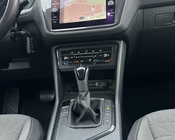 Белый Фольксваген Тигуан, объемом двигателя 2 л и пробегом 132 тыс. км за 27750 $, фото 103 на Automoto.ua