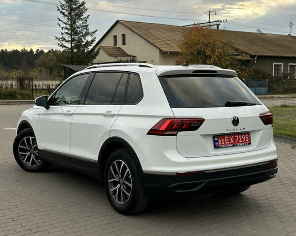 Белый Фольксваген Тигуан, объемом двигателя 2 л и пробегом 132 тыс. км за 27750 $, фото 51 на Automoto.ua