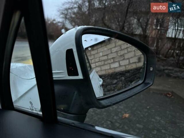 Белый Фольксваген Тигуан, объемом двигателя 2 л и пробегом 102 тыс. км за 21990 $, фото 27 на Automoto.ua