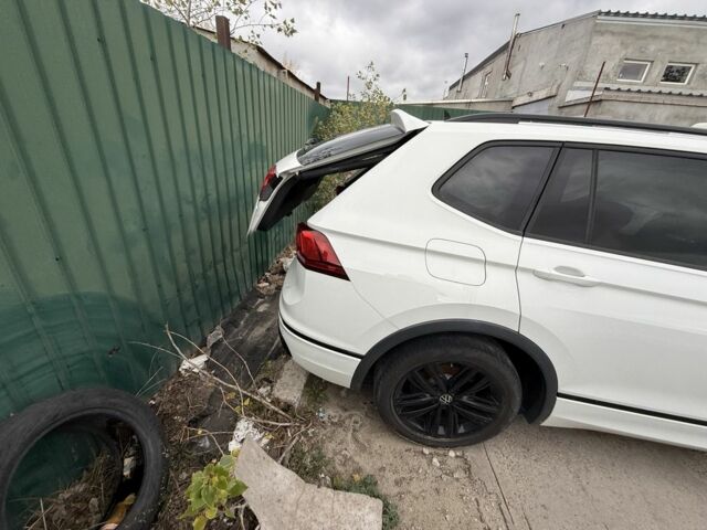 Белый Фольксваген Тигуан, объемом двигателя 2 л и пробегом 73 тыс. км за 13500 $, фото 20 на Automoto.ua