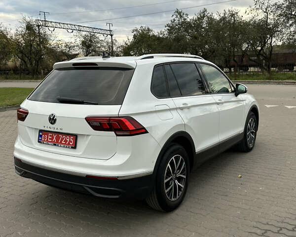 Белый Фольксваген Тигуан, объемом двигателя 2 л и пробегом 132 тыс. км за 27750 $, фото 27 на Automoto.ua