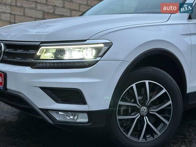Белый Фольксваген Тигуан, объемом двигателя 2 л и пробегом 102 тыс. км за 21990 $, фото 4 на Automoto.ua