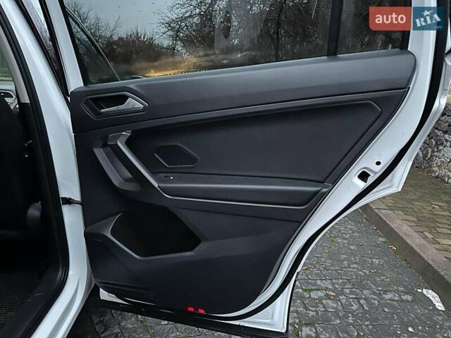 Белый Фольксваген Тигуан, объемом двигателя 2 л и пробегом 102 тыс. км за 21990 $, фото 20 на Automoto.ua