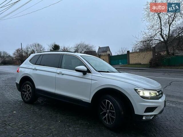 Белый Фольксваген Тигуан, объемом двигателя 2 л и пробегом 102 тыс. км за 21990 $, фото 2 на Automoto.ua