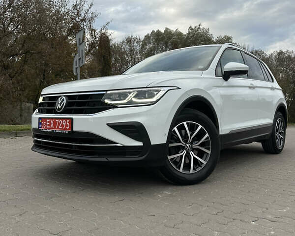 Белый Фольксваген Тигуан, объемом двигателя 2 л и пробегом 132 тыс. км за 27750 $, фото 7 на Automoto.ua