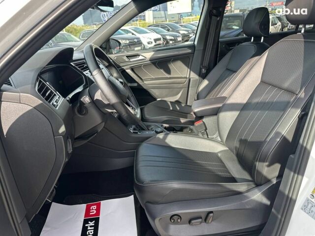 Белый Фольксваген Тигуан, объемом двигателя 2 л и пробегом 58 тыс. км за 31490 $, фото 20 на Automoto.ua