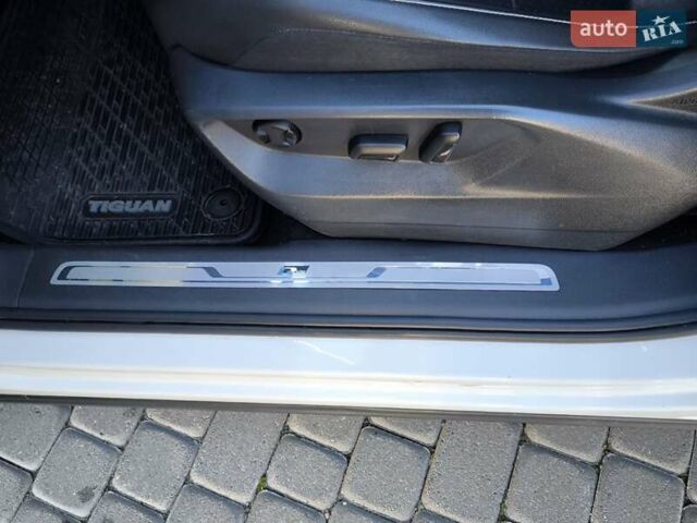 Білий Фольксваген Тігуан, об'ємом двигуна 2 л та пробігом 123 тис. км за 27500 $, фото 85 на Automoto.ua