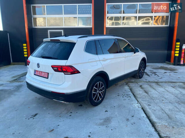 Білий Фольксваген Тігуан, об'ємом двигуна 2 л та пробігом 135 тис. км за 18800 $, фото 7 на Automoto.ua