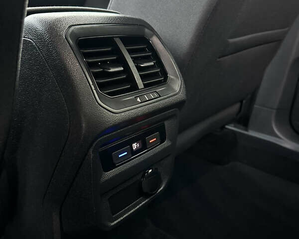 Белый Фольксваген Тигуан, объемом двигателя 2 л и пробегом 132 тыс. км за 27750 $, фото 96 на Automoto.ua