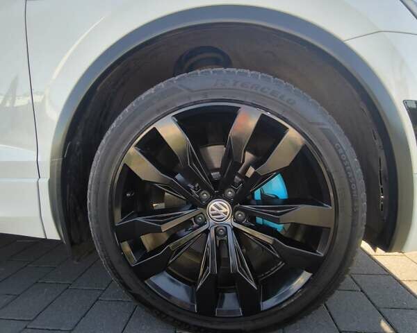 Білий Фольксваген Тігуан, об'ємом двигуна 2 л та пробігом 123 тис. км за 27500 $, фото 70 на Automoto.ua