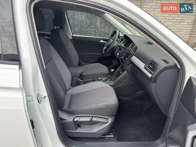 Белый Фольксваген Тигуан, объемом двигателя 2 л и пробегом 39 тыс. км за 24500 $, фото 18 на Automoto.ua