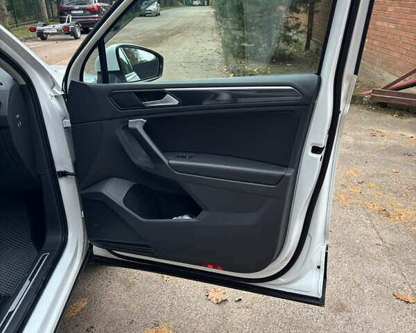 Білий Фольксваген Тігуан, об'ємом двигуна 1.98 л та пробігом 35 тис. км за 31600 $, фото 28 на Automoto.ua