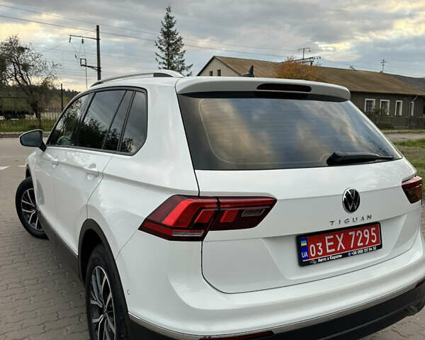Белый Фольксваген Тигуан, объемом двигателя 2 л и пробегом 132 тыс. км за 27750 $, фото 46 на Automoto.ua