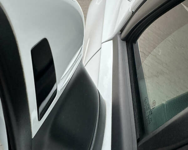 Белый Фольксваген Тигуан, объемом двигателя 2 л и пробегом 132 тыс. км за 27750 $, фото 82 на Automoto.ua