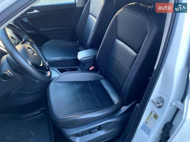 Білий Фольксваген Тігуан, об'ємом двигуна 2 л та пробігом 135 тис. км за 18800 $, фото 12 на Automoto.ua