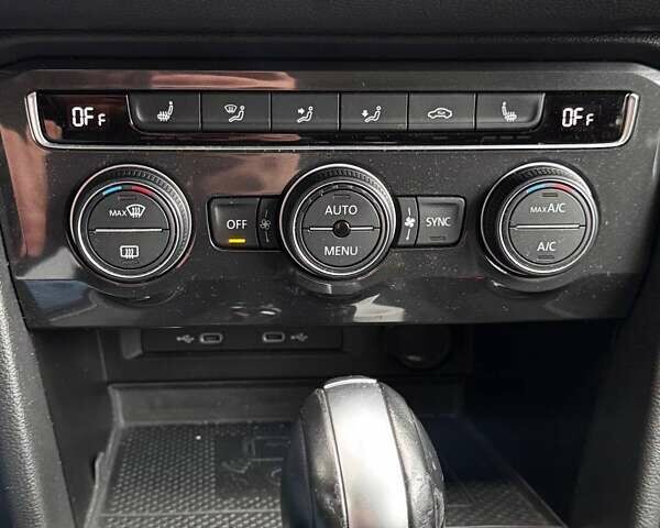 Білий Фольксваген Тігуан, об'ємом двигуна 2 л та пробігом 125 тис. км за 20000 $, фото 19 на Automoto.ua