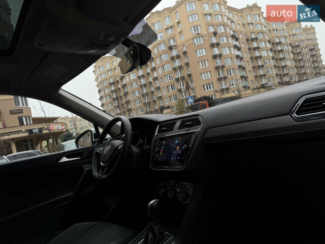Білий Фольксваген Тігуан, об'ємом двигуна 2 л та пробігом 103 тис. км за 21000 $, фото 27 на Automoto.ua