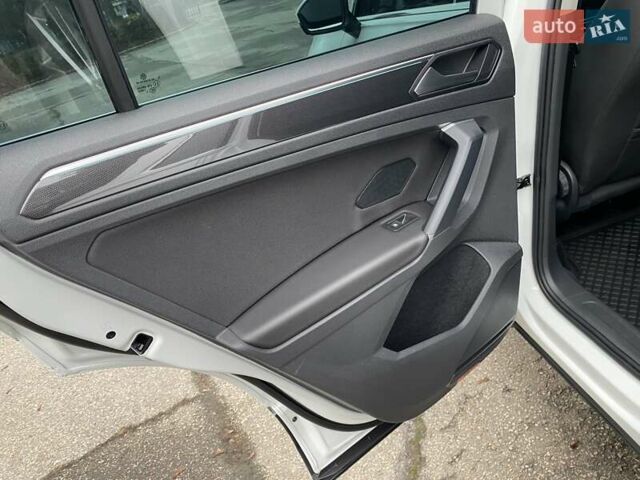 Білий Фольксваген Тігуан, об'ємом двигуна 1.98 л та пробігом 10 тис. км за 35500 $, фото 20 на Automoto.ua