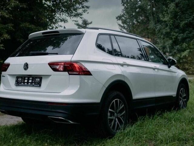 Белый Фольксваген Тигуан, объемом двигателя 2 л и пробегом 67 тыс. км за 16800 $, фото 3 на Automoto.ua