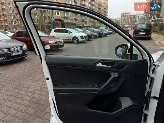 Білий Фольксваген Тігуан, об'ємом двигуна 2 л та пробігом 103 тис. км за 21000 $, фото 41 на Automoto.ua