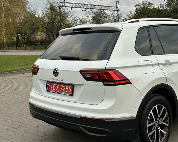 Белый Фольксваген Тигуан, объемом двигателя 2 л и пробегом 132 тыс. км за 27750 $, фото 56 на Automoto.ua