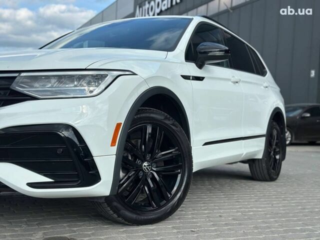 Белый Фольксваген Тигуан, объемом двигателя 2 л и пробегом 58 тыс. км за 31490 $, фото 2 на Automoto.ua