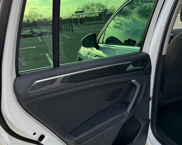 Белый Фольксваген Тигуан, объемом двигателя 1.98 л и пробегом 106 тыс. км за 34999 $, фото 11 на Automoto.ua