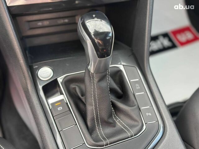 Белый Фольксваген Тигуан, объемом двигателя 2 л и пробегом 58 тыс. км за 31490 $, фото 26 на Automoto.ua