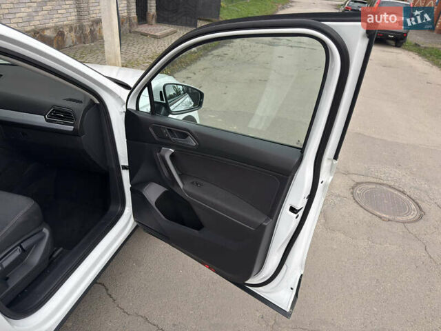 Белый Фольксваген Тигуан, объемом двигателя 2 л и пробегом 39 тыс. км за 24500 $, фото 17 на Automoto.ua