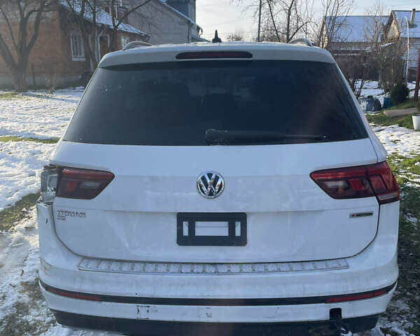 Белый Фольксваген Тигуан, объемом двигателя 1.98 л и пробегом 115 тыс. км за 13000 $, фото 5 на Automoto.ua